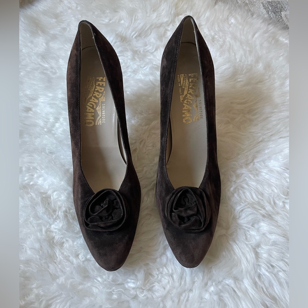 VINTAGE FERRAGAMO SUEDE KITTEN HEELS